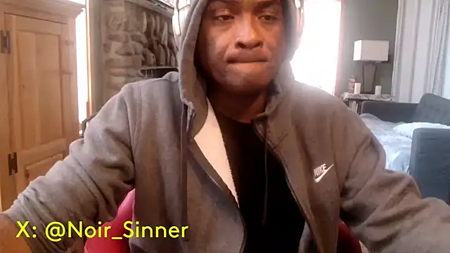 Snapshot of sinnernoir chatting on 10.29.25 sinnernoir online show from 10.29.25