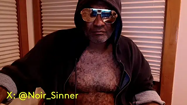 Snapshot of sinnernoir chatting on 11.05.25 sinnernoir online show from 11.05.25