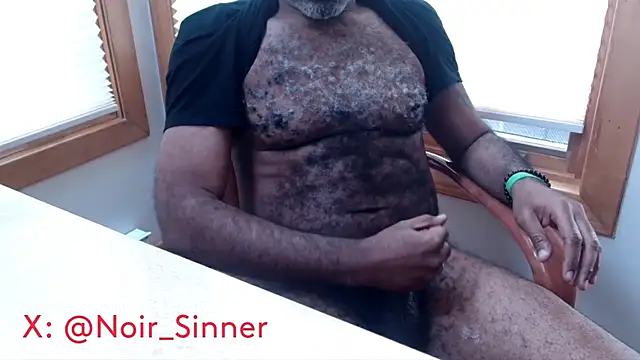 Snapshot of sinnernoir chatting on 11.16.25 sinnernoir online show from 11.16.25