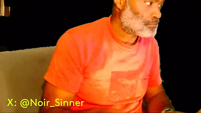 Snapshot of sinnernoir chatting on 11.29.25 sinnernoir online show from 11.29.25