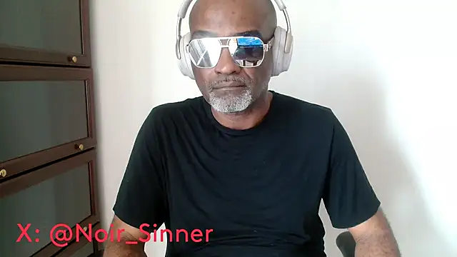 Snapshot of sinnernoir chatting on 04.18.26 sinnernoir online show from 04.18.26