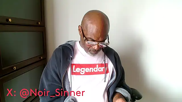 Snapshot of sinnernoir chatting on 04.19.26 sinnernoir online show from 04.19.26