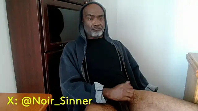 Snapshot of sinnernoir chatting on 04.20.26 sinnernoir online show from 04.20.26