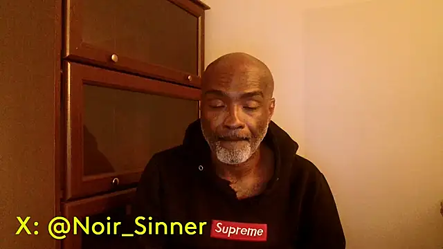 Snapshot of sinnernoir chatting on 04.23.26 sinnernoir online show from 04.23.26