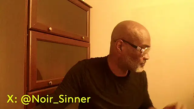 Snapshot of sinnernoir chatting on 04.24.26 sinnernoir online show from 04.24.26