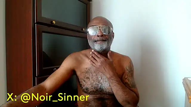Snapshot of sinnernoir chatting on 04.24.26 sinnernoir online show from 04.24.26