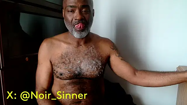 Snapshot of sinnernoir chatting on 04.25.26 sinnernoir online show from 04.25.26