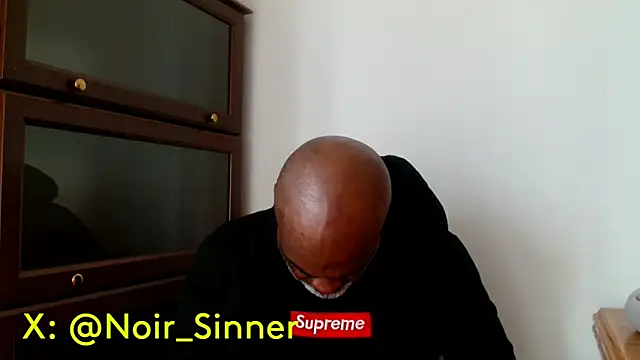 Snapshot of sinnernoir chatting on 04.26.26 sinnernoir online show from 04.26.26