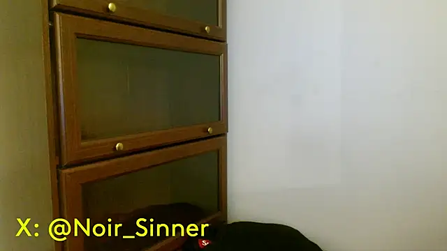 Snapshot of sinnernoir chatting on 04.28.26 sinnernoir online show from 04.28.26