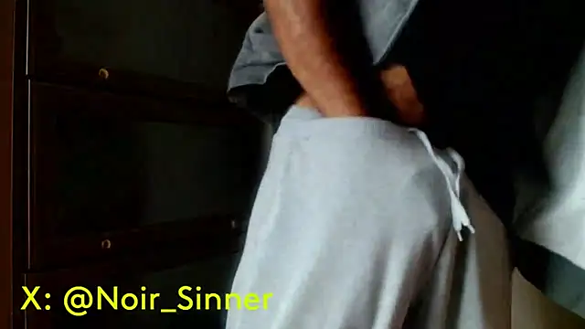 Snapshot of sinnernoir chatting on 04.30.26 sinnernoir online show from 04.30.26