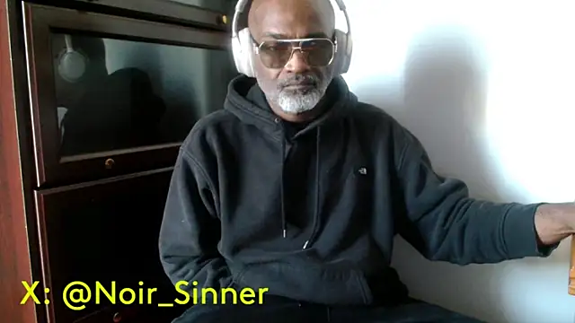 Snapshot of sinnernoir chatting on 05.04.26 sinnernoir online show from 05.04.26