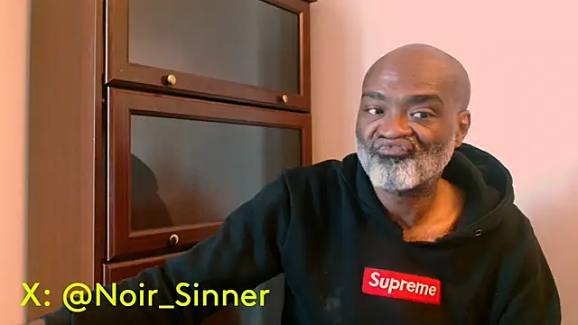 Snapshot of sinnernoir chatting on 05.13.26 sinnernoir online show from 05.13.26