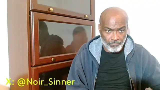 Snapshot of sinnernoir chatting on 05.16.26 sinnernoir online show from 05.16.26