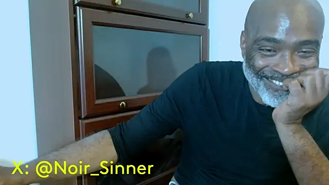Snapshot of sinnernoir chatting on 05.16.26 sinnernoir online show from 05.16.26