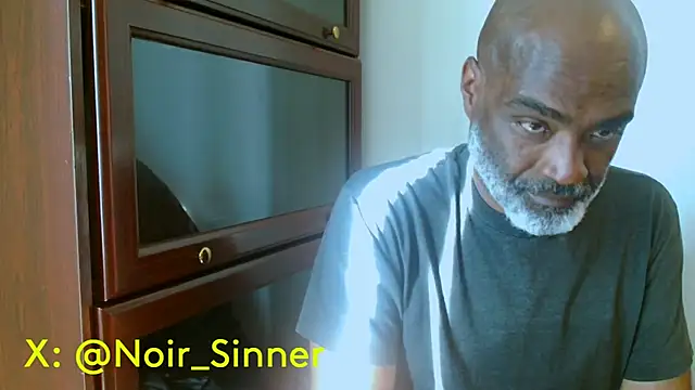 Snapshot of sinnernoir chatting on 05.17.26 sinnernoir online show from 05.17.26
