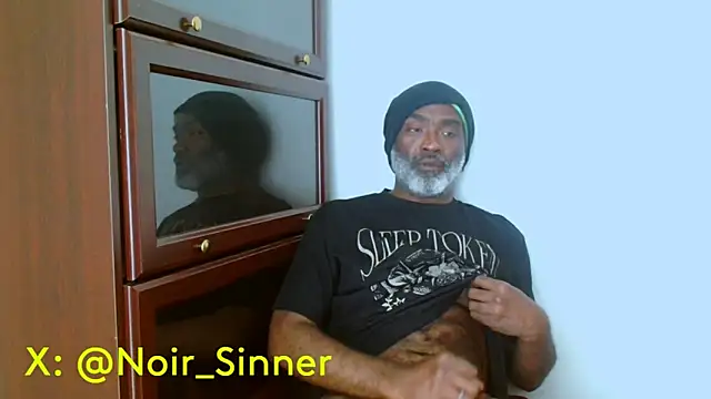 Snapshot of sinnernoir chatting on 05.22.26 sinnernoir online show from 05.22.26
