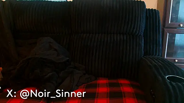 Snapshot of sinnernoir chatting on 06.01.26 sinnernoir online show from 06.01.26