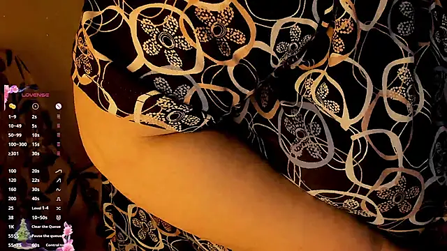 Snapshot of SexxyDreams1 chatting on 12.24.24 SexxyDreams1 online show from 12.24.24