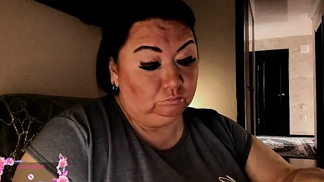 Snapshot of SexxyDreams1 chatting on 09.30.25 SexxyDreams1 online show from 09.30.25