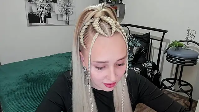 Snapshot of LinaTruly chatting on 02.15.25 LinaTruly online show from 02.15.25