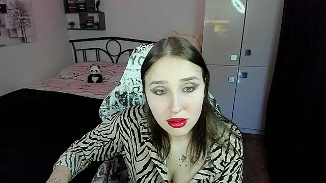 Snapshot of LinaTruly chatting on 11.21.25 LinaTruly online show from 11.21.25