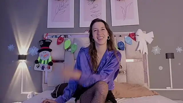 Snapshot of jolie_lov chatting on 11.25.25 jolie lov online show from 11.25.25