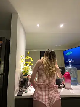 NicoleCut online show from 11.02.25