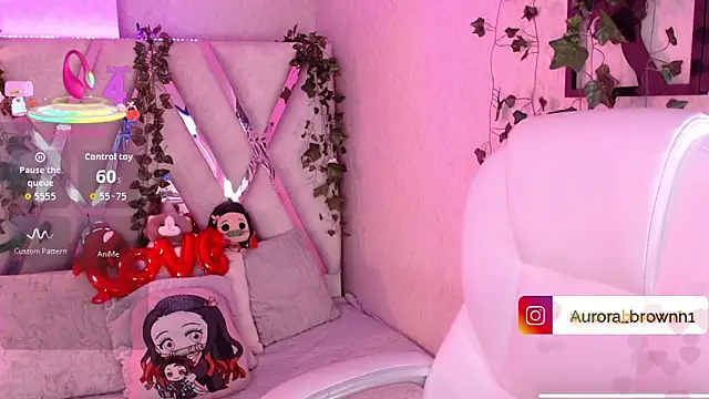 Snapshot of Aurora_Brownn chatting on 11.25.25 Aurora Brownn online show from 11.25.25