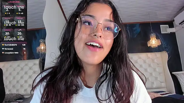 Snapshot of Ariana_Pierce chatting on 01.25.25 Ariana Pierce online show from 01.25.25