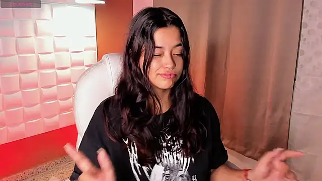 Snapshot of Ariana_Pierce chatting on 09.21.25 Ariana Pierce online show from 09.21.25