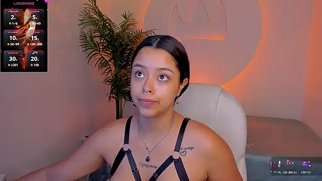 Snapshot of Ariana_Pierce chatting on 12.03.25 Ariana Pierce online show from 12.03.25