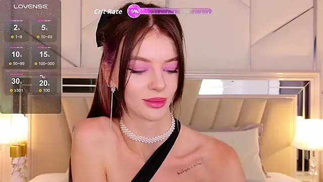 Snapshot of MeganMour chatting on 09.10.25 MeganMour online show from 09.10.25