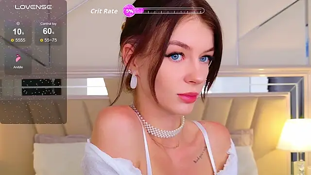 Snapshot of MeganMour chatting on 09.17.25 MeganMour online show from 09.17.25