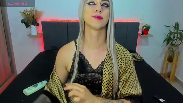 Snapshot of ashley_sans2000 chatting on 11.07.25 ashley sans2000 online show from 11.07.25