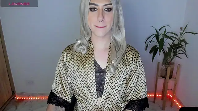 Snapshot of ashley_sans2000 chatting on 11.30.25 ashley sans2000 online show from 11.30.25