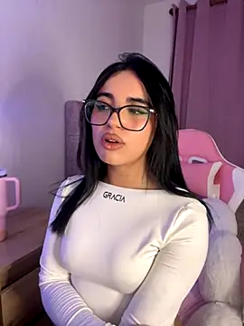 Emily-14 online show from 11.18.25