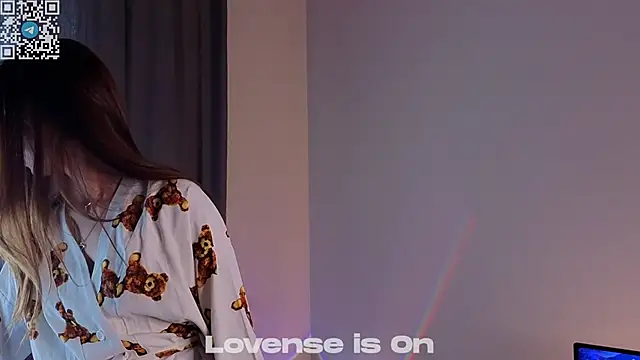 Snapshot of FalineDowlen chatting on 11.13.25 FalineDowlen online show from 11.13.25