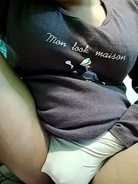 Snapshot of Fuck_Girl_Nuri chatting on 02.10.25 Fuck Girl Nuri online show from 02.10.25