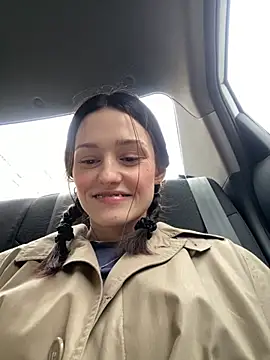 Mia Mia M online show from 04.03.26