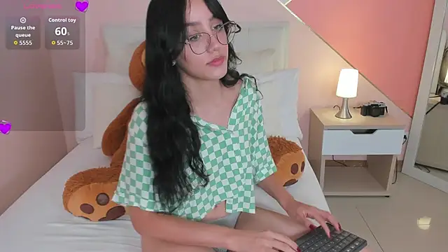 Snapshot of jaade_evergreen chatting on 10.01.25 jaade evergreen online show from 10.01.25