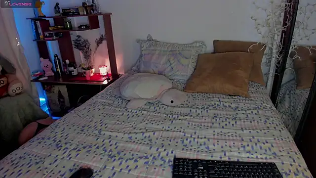 cuteweed420 online show from 10.04.25