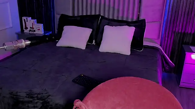 Snapshot of Lillyortiz chatting on 12.29.24 Lillyortiz online show from 12.29.24