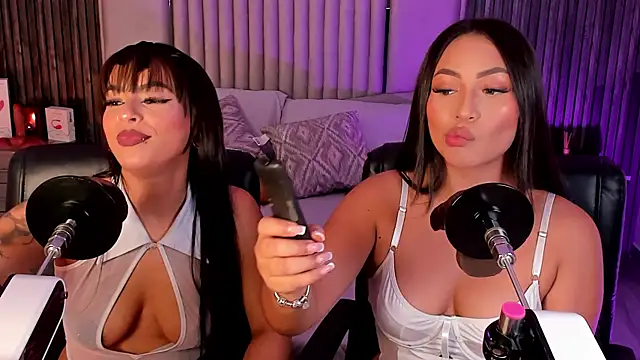 Snapshot of Lillyortiz chatting on 11.26.25 Lillyortiz online show from 11.26.25