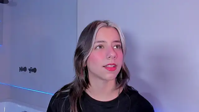 Snapshot of ArtemisaBlake chatting on 12.18.24 ArtemisaBlake online show from 12.18.24