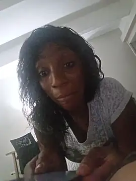 LuckiXCX online show from 11.30.25