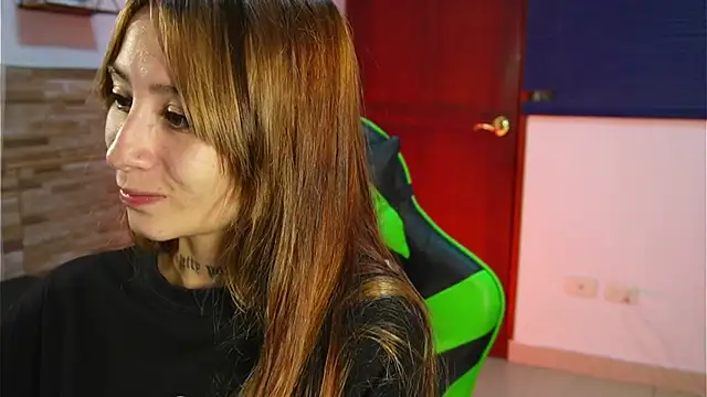 Snapshot of Michell_Wallker chatting on 03.19.26 Michell Wallker online show from 03.19.26