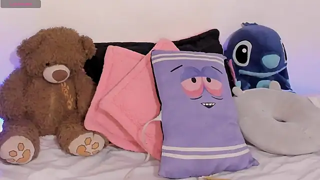 Snapshot of Any_Roussee chatting on 01.04.25 Any Roussee online show from 01.04.25