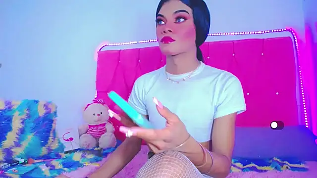 Snapshot of Theylor_Rouse chatting on 02.28.25 Theylor Rouse online show from 02.28.25