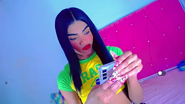 Snapshot of Theylor_Rouse chatting on 10.26.25 Theylor Rouse online show from 10.26.25