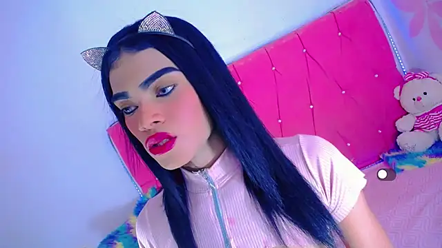 Snapshot of Theylor_Rouse chatting on 10.26.25 Theylor Rouse online show from 10.26.25